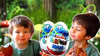 HUEVOS KINDER SORPRESA de la Pelicula Los Pitufos La Aldea Escondida [upl. by Velma722]