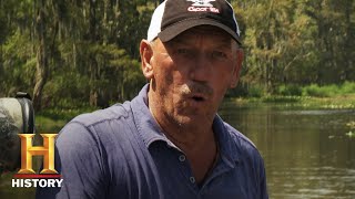 Swamp People Troy Confronts BIG amp VIOLENT Gators Season 12  History [upl. by Leira]