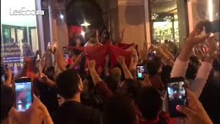 Les marocains chantent lhymne nationale dans les rues de Saint Petersburg [upl. by Acimat]