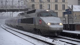 Les trains de Paris Montparnasse sous la neige [upl. by Reppiks]